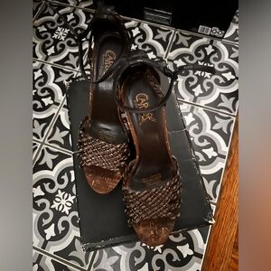 Women’s Carlos Santana weaved brown wedge sandals size 7.5 slightly used